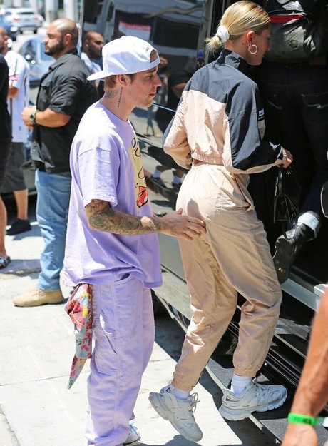 Naakte gelekte OnlyFans-foto van Hailey Baldwin Bieber