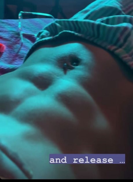 Naakte gelekte OnlyFans-foto van Miss Manganese Asmr