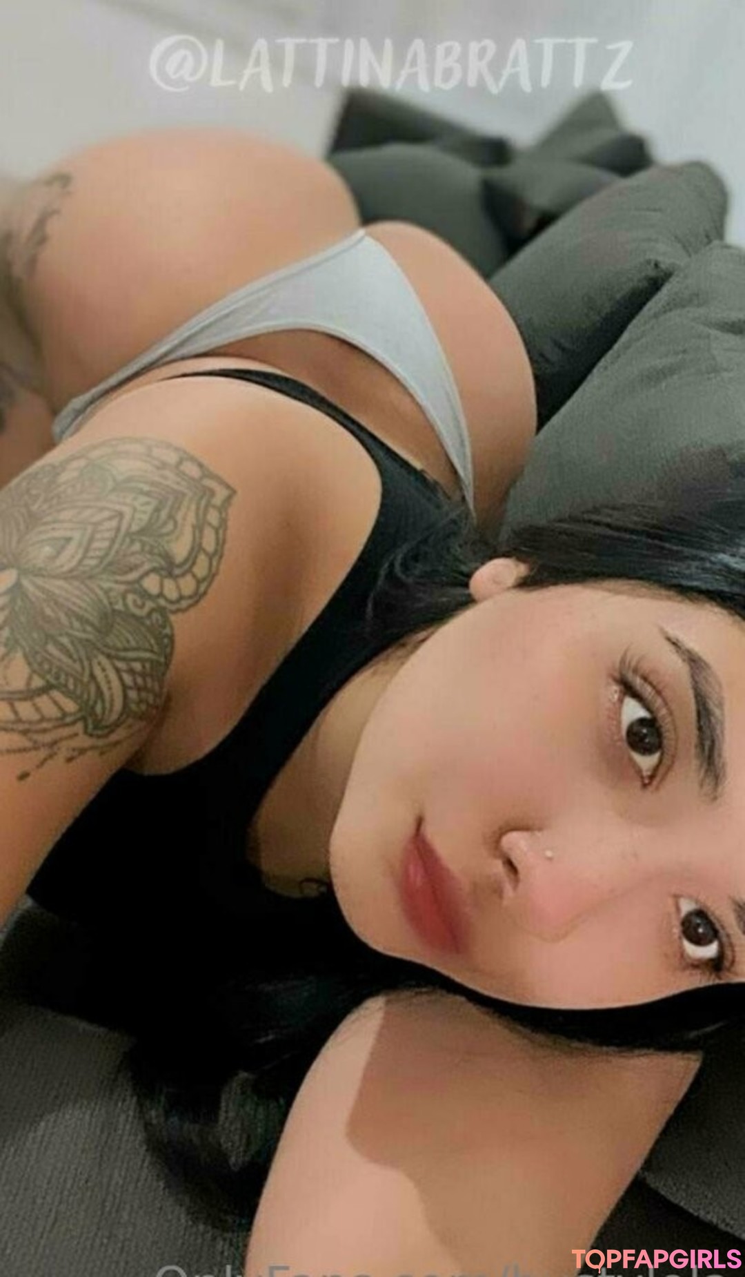 Naakte gelekte OnlyFans-foto van Bustylola #1022