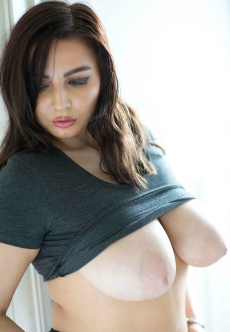 Naakte gelekte OnlyFans-foto van Uktittygoddess