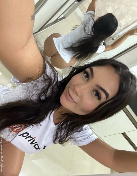 Naakte gelekte OnlyFans-foto van Ferrerremily