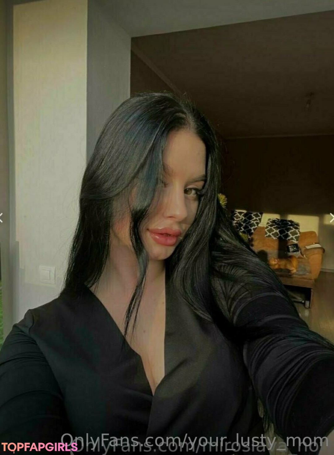 Naakte gelekte OnlyFans-foto van Yourlustymom #1119