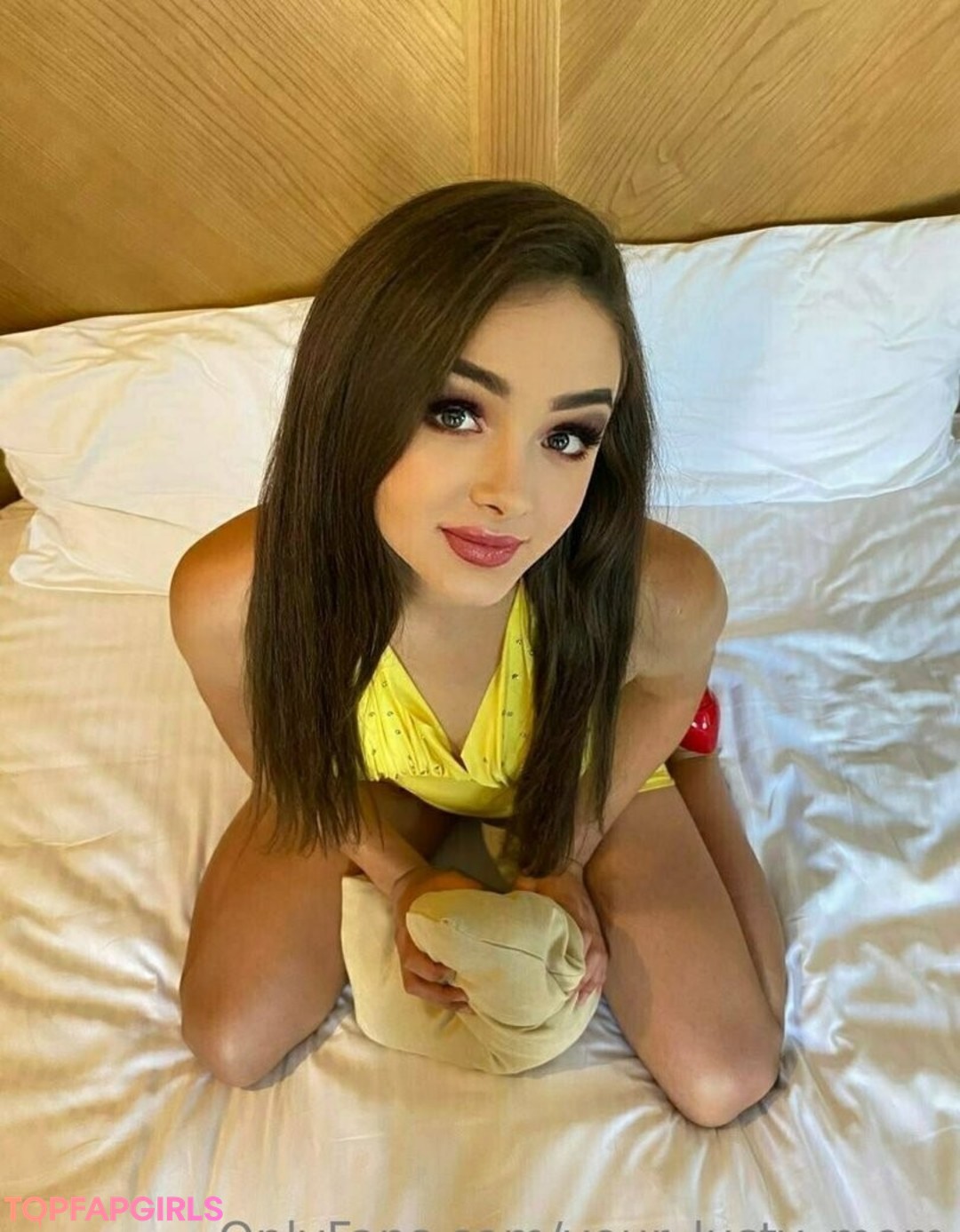 Naakte gelekte OnlyFans-foto van Yourlustymom #1178