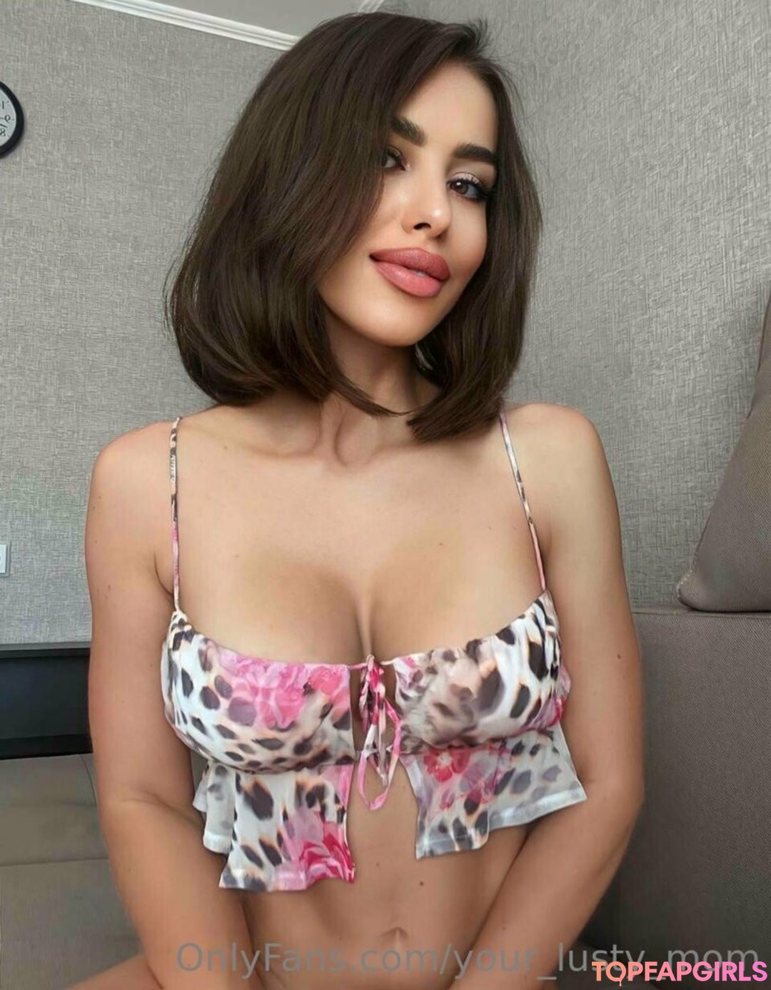 Naakte gelekte OnlyFans-foto van Yourlustymom #1212