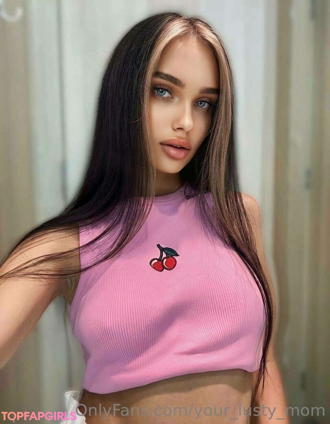 Naakte gelekte OnlyFans-foto van Yourlustymom #1267