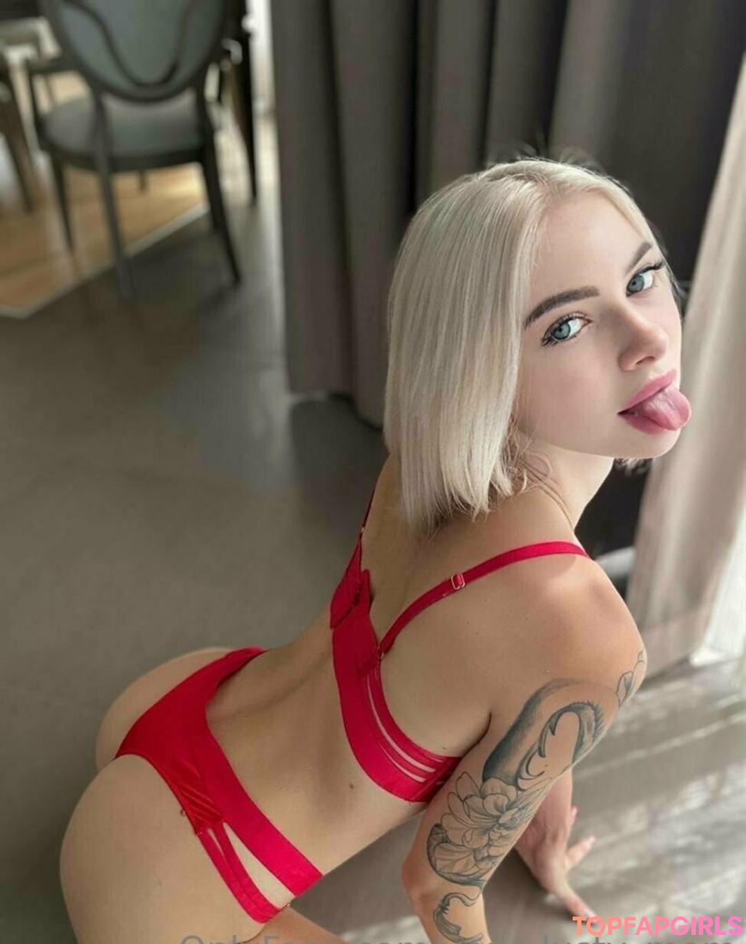 Naakte gelekte OnlyFans-foto van Yourlustymom #1319