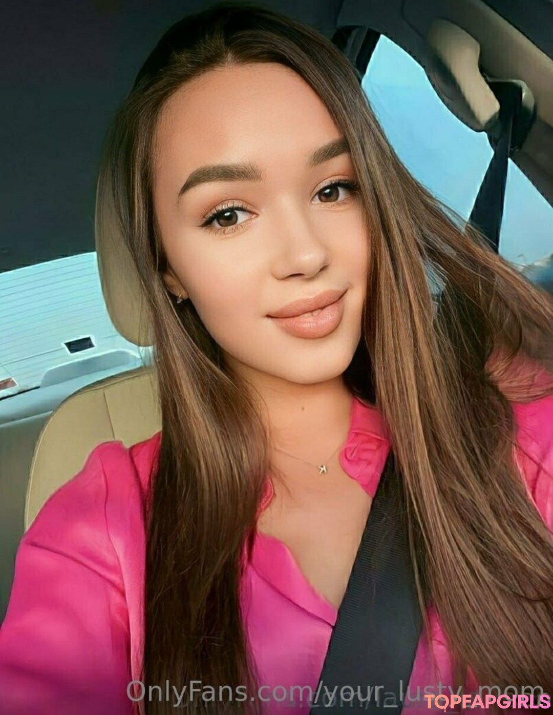 Naakte gelekte OnlyFans-foto van Yourlustymom #1366