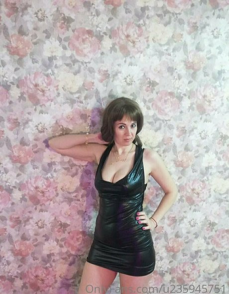 Naakte gelekte OnlyFans-foto van Yourlustymom