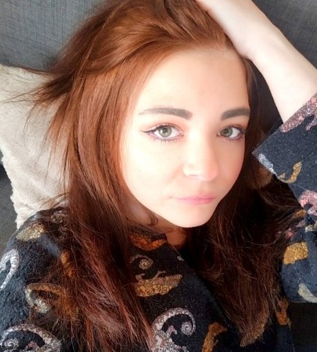 Naakte gelekte OnlyFans-foto van Cowtail