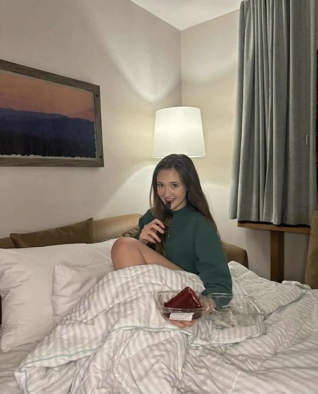 Naakte gelekte OnlyFans-foto van Jordanburton