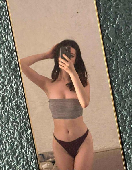 Naakte gelekte OnlyFans-foto van Abicitaa