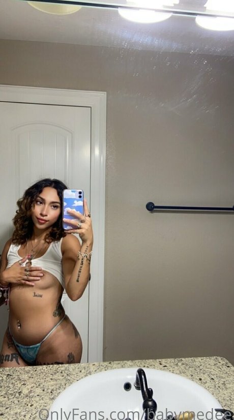 Naakte gelekte OnlyFans-foto van Deepressuree
