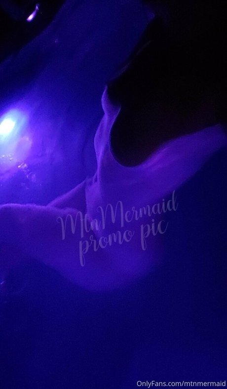 Naakte gelekte OnlyFans-foto van Mtnmermaid