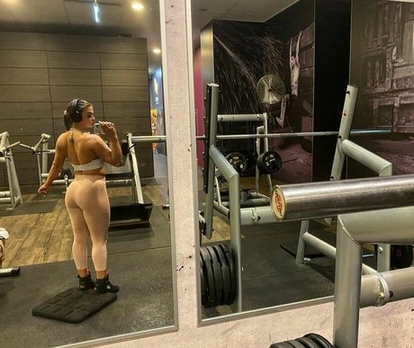 Naakte gelekte OnlyFans-foto van Sarah Slavo
