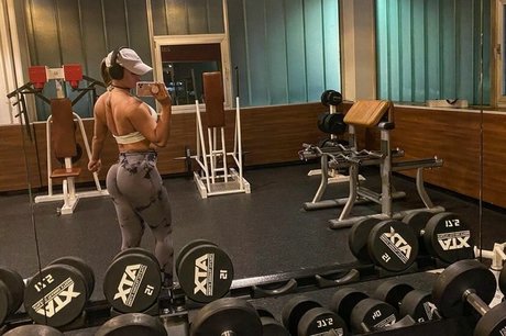 Naakte gelekte OnlyFans-foto van Sarah Slavo