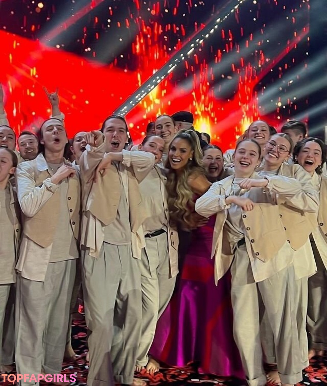 Naakte gelekte OnlyFans-foto van Trish Stratus #1011