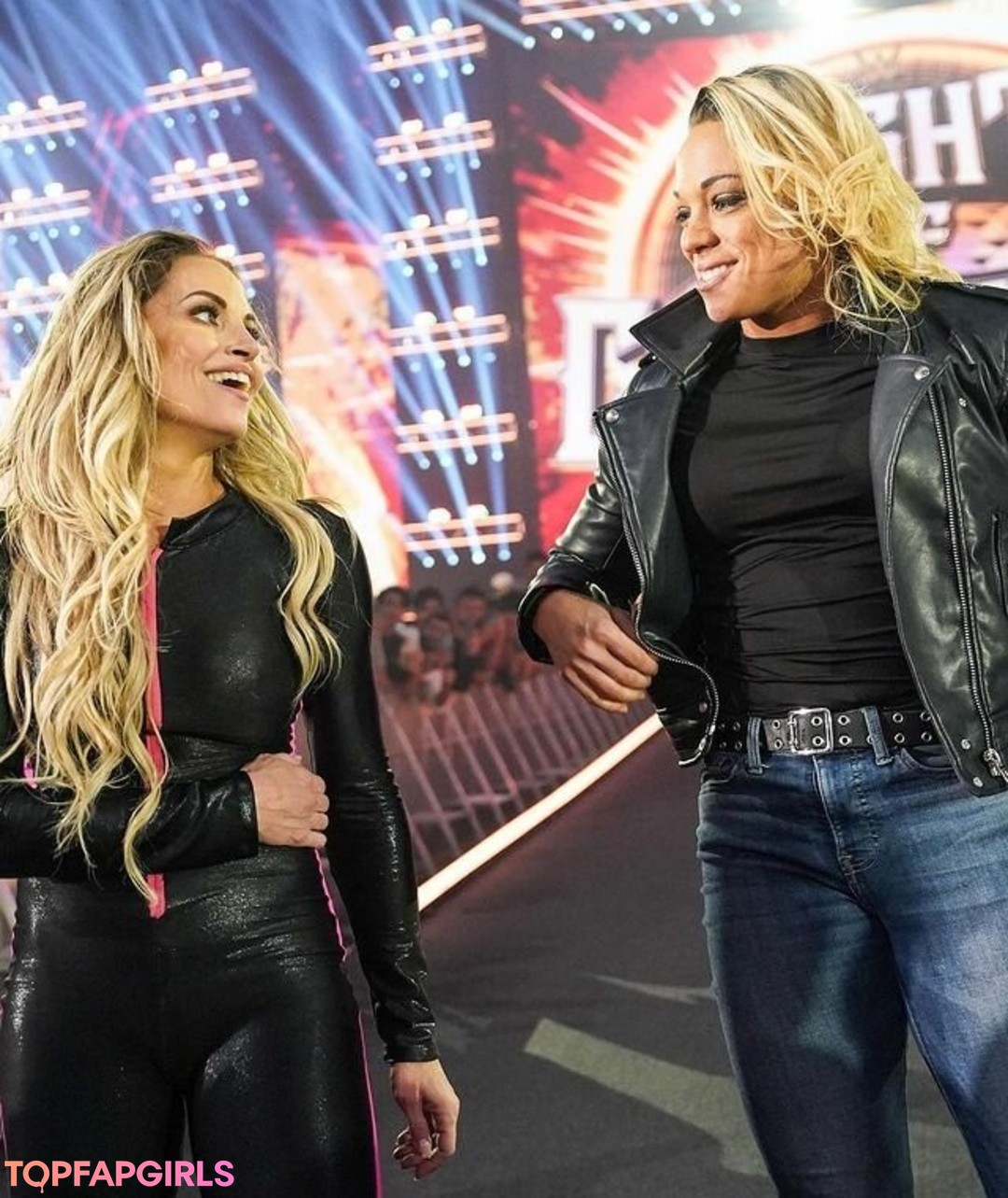 Naakte gelekte OnlyFans-foto van Trish Stratus #1031