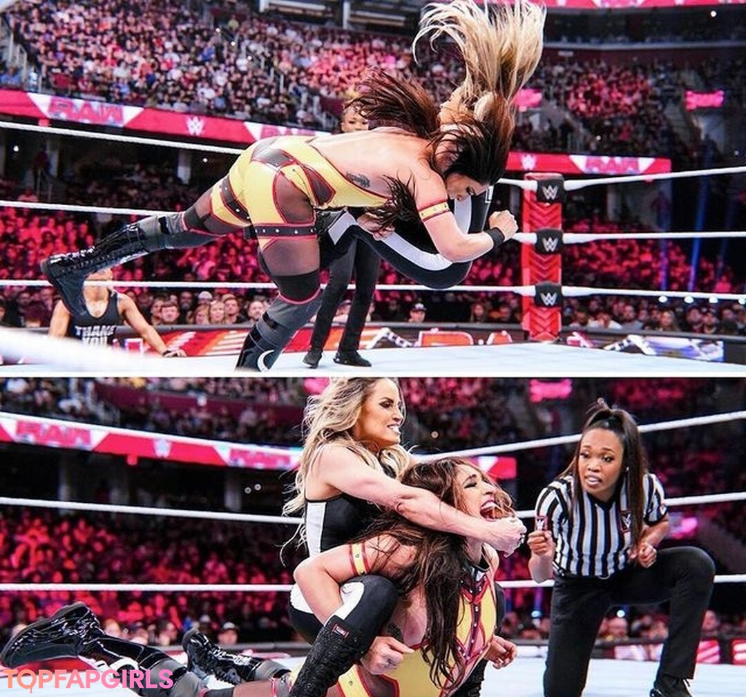 Naakte gelekte OnlyFans-foto van Trish Stratus #1087