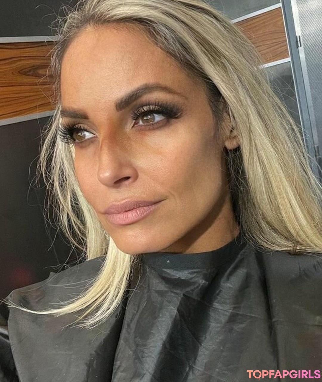Naakte gelekte OnlyFans-foto van Trish Stratus #1125
