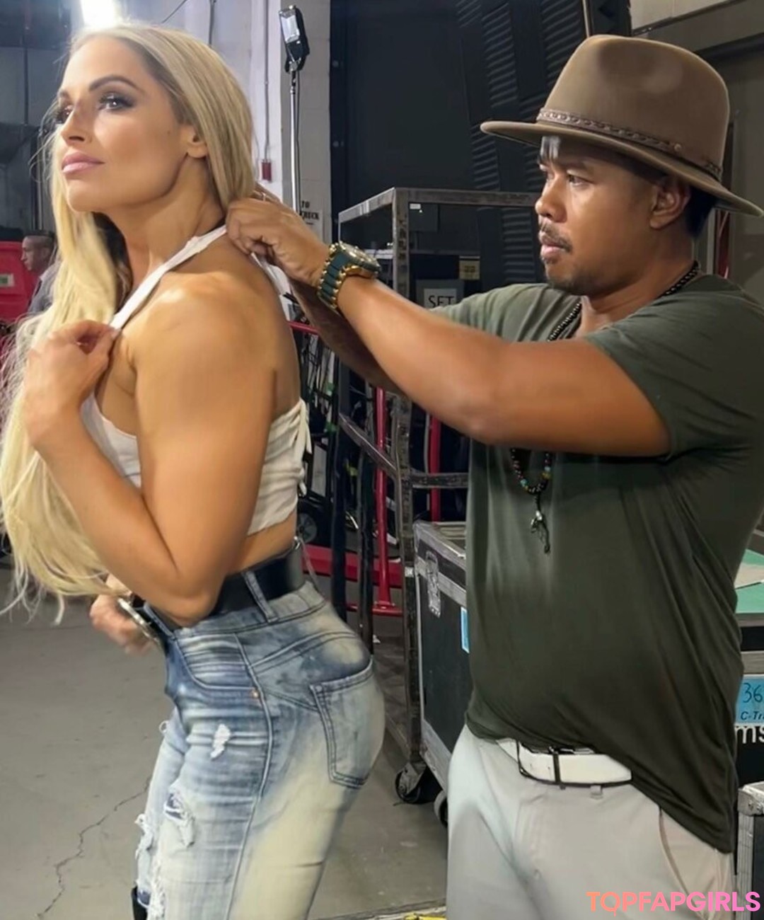 Naakte gelekte OnlyFans-foto van Trish Stratus #1141