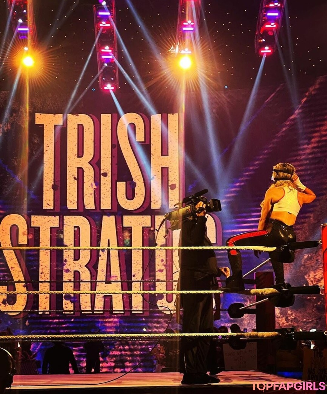 Naakte gelekte OnlyFans-foto van Trish Stratus #1162