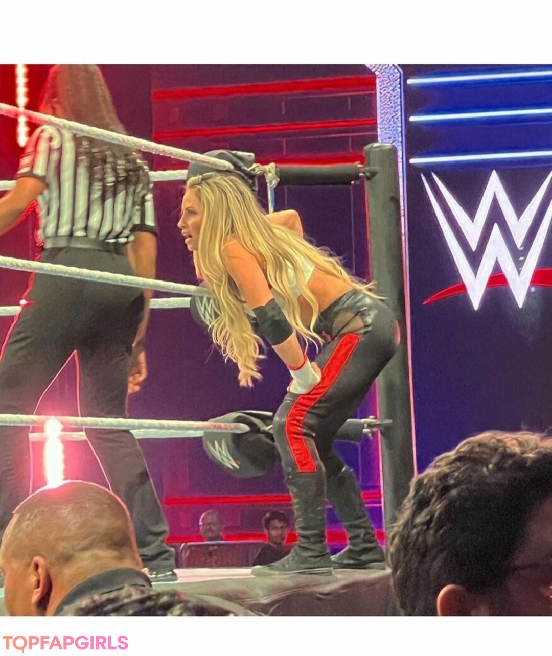 Naakte gelekte OnlyFans-foto van Trish Stratus #1175