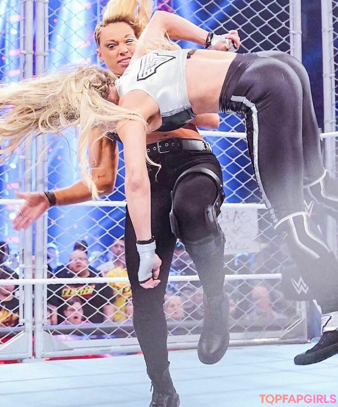 Naakte gelekte OnlyFans-foto van Trish Stratus #1190