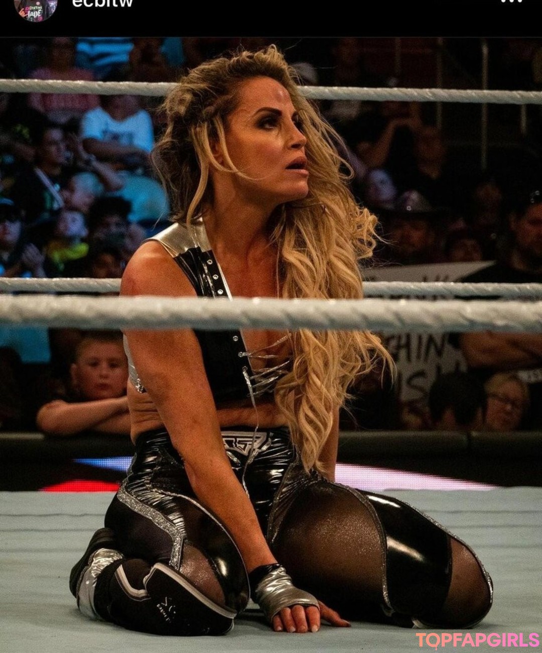 Naakte gelekte OnlyFans-foto van Trish Stratus #1201