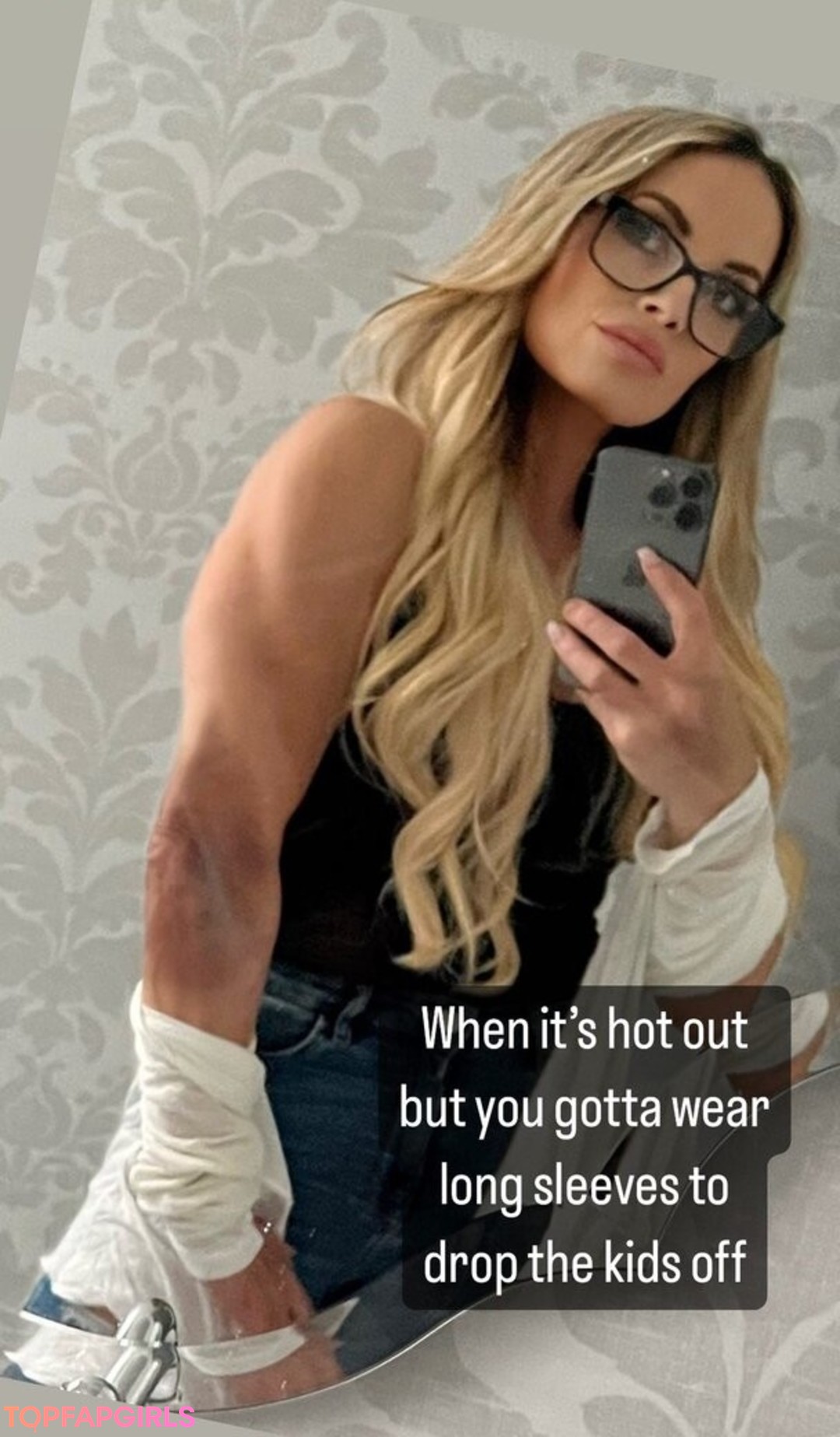Naakte gelekte OnlyFans-foto van Trish Stratus #1207