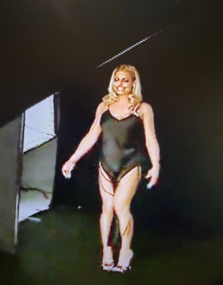 Naakte gelekte OnlyFans-foto van Trish Stratus