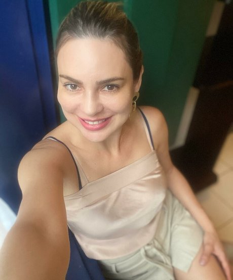 Naakte gelekte OnlyFans-foto van Rachel Sherazade