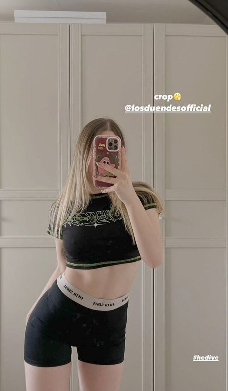 Naakte gelekte OnlyFans-foto van Miafitz