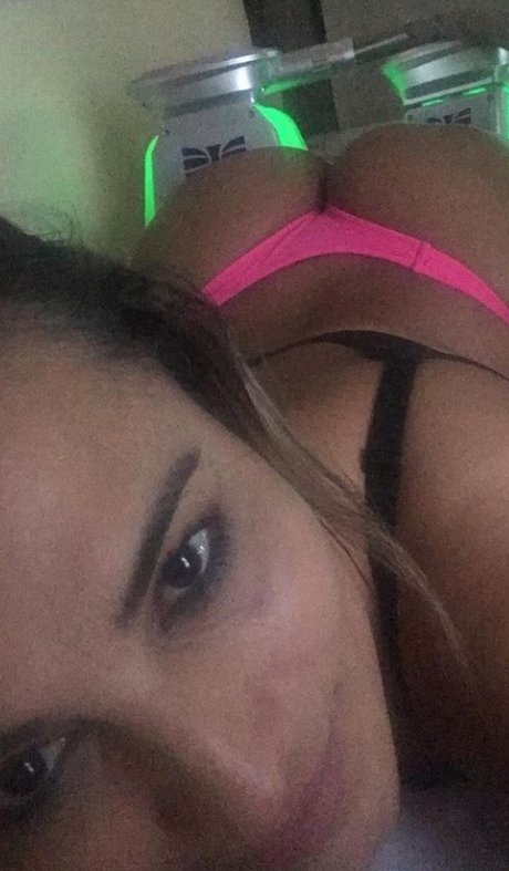 Naakte gelekte OnlyFans-foto van Marcia Imperator