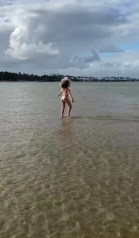 Naakte gelekte OnlyFans-foto van Leticia Spiller