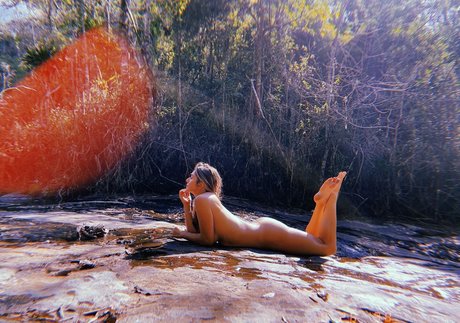 Naakte gelekte OnlyFans-foto van Leticia Spiller