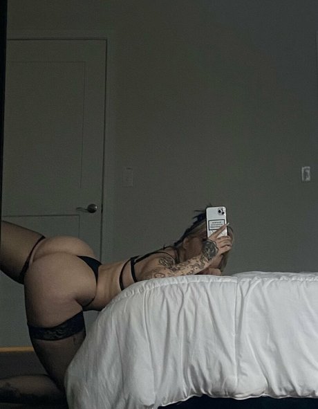 Naakte gelekte OnlyFans-foto van Locallystupid