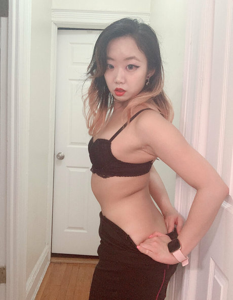 Naakte gelekte OnlyFans-foto van Pearlpeony