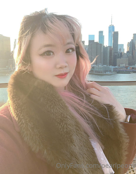 Naakte gelekte OnlyFans-foto van Pearlpeony