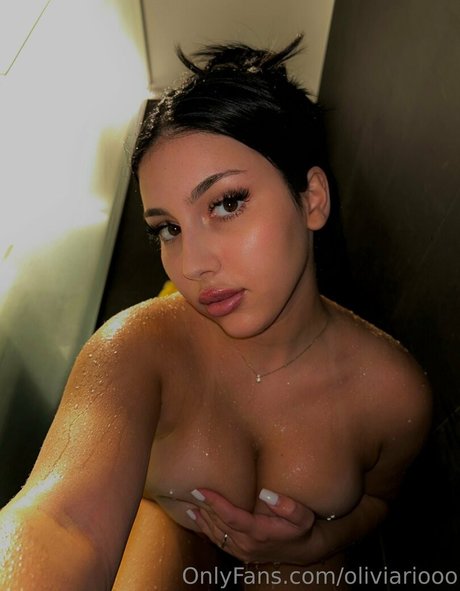 Naakte gelekte OnlyFans-foto van Oliviariooo