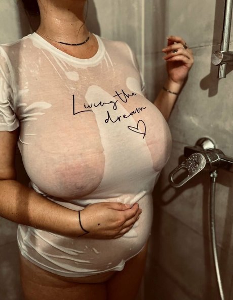 Naakte gelekte OnlyFans-foto van Boobstruggle