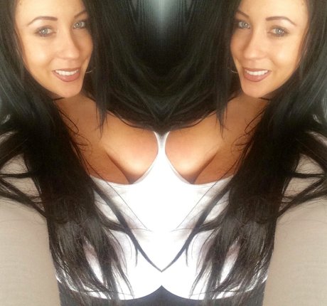Naakte gelekte OnlyFans-foto van Kelly Louise Sheridan
