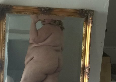 Naakte gelekte OnlyFans-foto van Theillusiveham