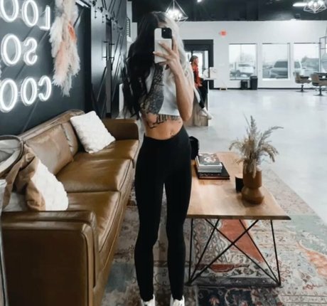Naakte gelekte OnlyFans-foto van Alyssa Litanski