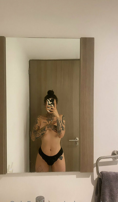 Naakte gelekte OnlyFans-foto van Alexasabina