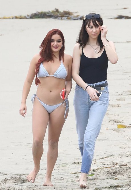 Naakte gelekte OnlyFans-foto van Ariel Winter
