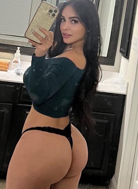 Naakte gelekte OnlyFans-foto van Analy Bazan