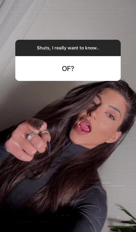 Naakte gelekte OnlyFans-foto van Leah Shutkever