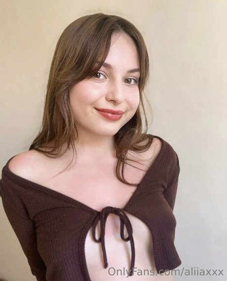 Naakte gelekte OnlyFans-foto van Aliiaxxx