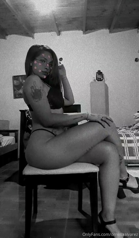 Naakte gelekte OnlyFans-foto van Ornellaalvarez