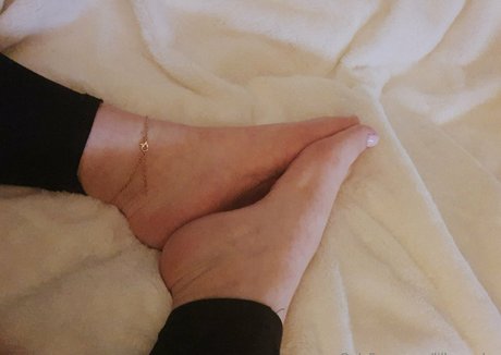Naakte gelekte OnlyFans-foto van Lillysunday